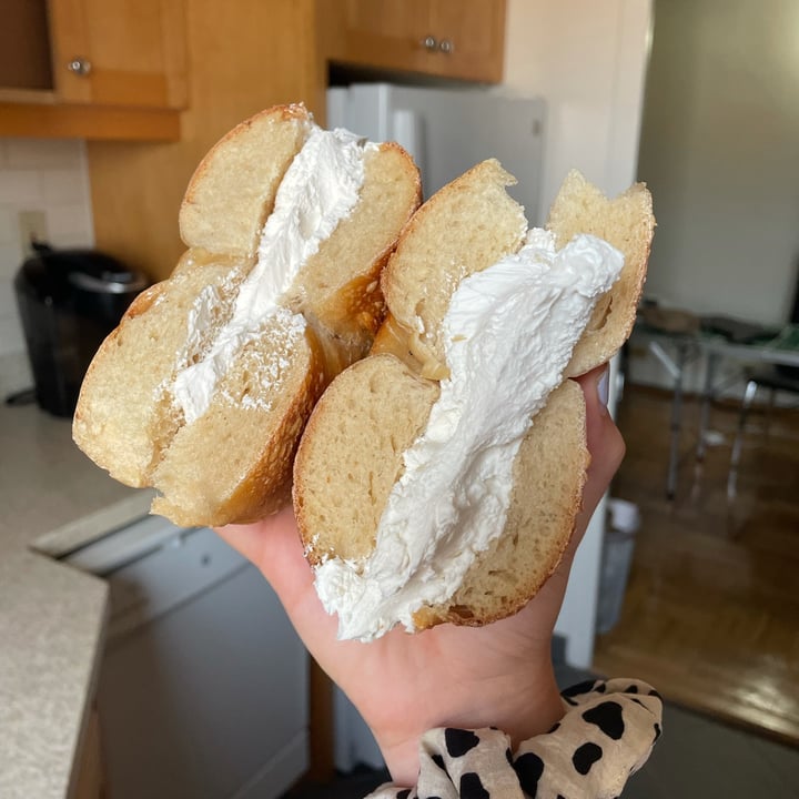 review photo of Ess-a-Bagel Plain Bagel W/ Tofu Cream Cheese shared by @zoeadamopoulos on 08 Oct 2021 - review