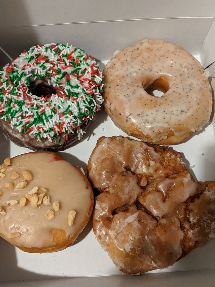 review photo of MACHINO DONUTS Apple Fritters shared by @marisab03 on 24 Dec 2019 - review