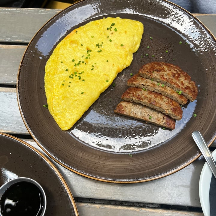 photo of Nic's On Beverly Three cheese Omelet shared by @roserose on  23 Oct 2022 - review
