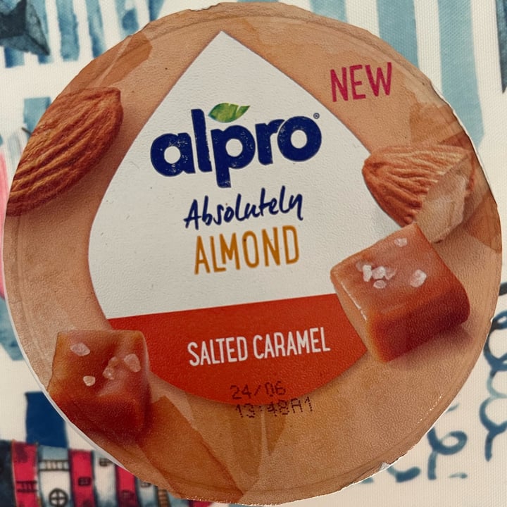 photo of Alpro Yogurt mandorla e caramello salato shared by @venturahighway on  20 Jun 2022 - review