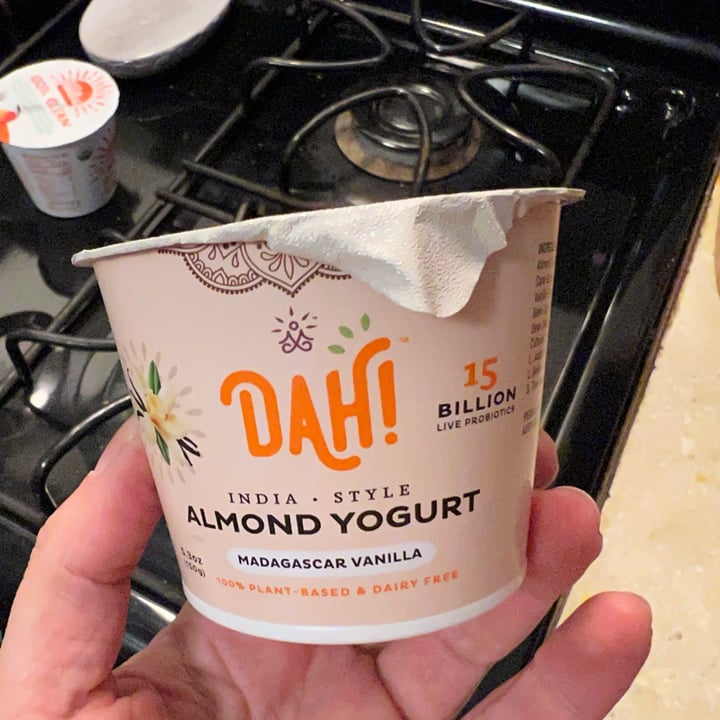photo of Dah! India Style Almond Yogurt Madagascar Vanilla shared by @keeponveganon on  20 May 2022 - review