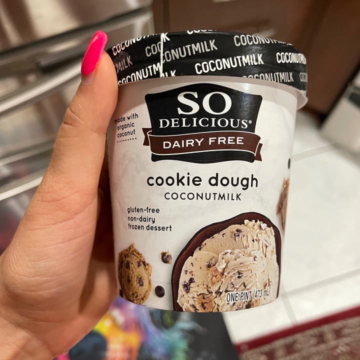 photo of So Delicious Dairy Free Cookie Dough Coconutmilk Frozen Dessert shared by @jamiewoodrum on  17 Aug 2021 - review