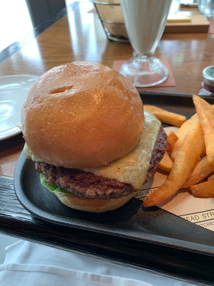 review photo of Bread Street Kitchen Singapore Impossible burger shared by @pal on 29 Mar 2019 - review