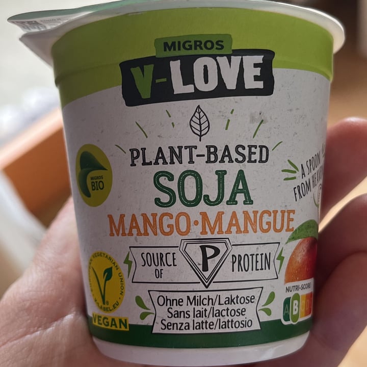 photo of Migros V-Love Plant based soja Mango shared by @alealbe on  23 Apr 2022 - review