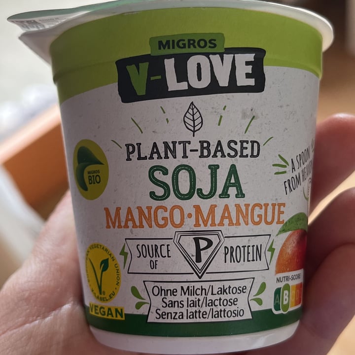 review photo of Migros V-Love Plant based soja Mango shared by @alealbe on 23 Apr 2022 - review
