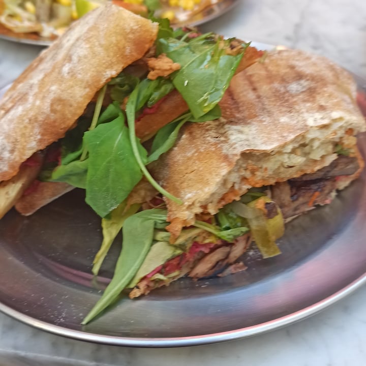 photo of Cigaló Plant Based sandwich de girgolas shared by @danyelana on  15 Aug 2022 - review