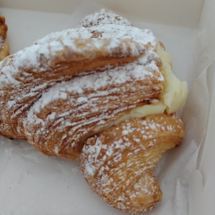 review photo of Sablée Vegana Croissant Rellena De Crema Pastelera shared by @agustinazt on 04 Sep 2021 - review