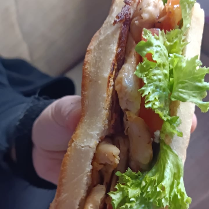 review photo of Khambú Bocata chivito shared by @podivegan on 10 Apr 2022 - review