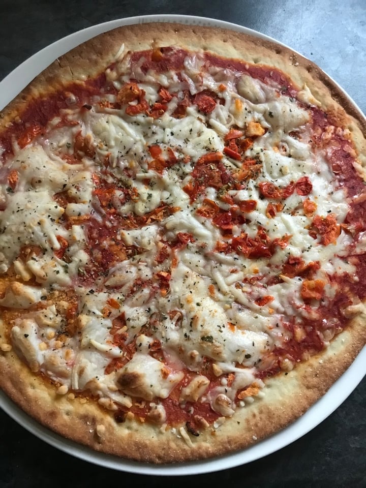 photo of Tesco Plant Chef Tesco Plant Chef Margarita Pizza shared by @sarachristina on  10 Jan 2020 - review