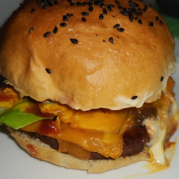 photo of Hudsons The Burger Joint (Hazelwood) Scheckter’s Raw burger shared by @angenmmp on  12 Nov 2022 - review