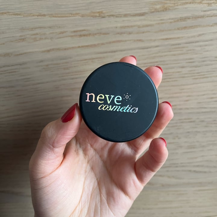 review photo of Neve Cosmetics Translucent Mineral Powder MATTE shared by @agnelliarianna on 19 Apr 2022 - review