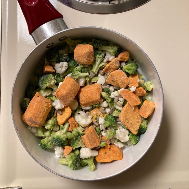 photo of Daily Harvest Broccoli + Cheeze Harvest Bowl shared by @alleycatz on  06 Feb 2021 - review