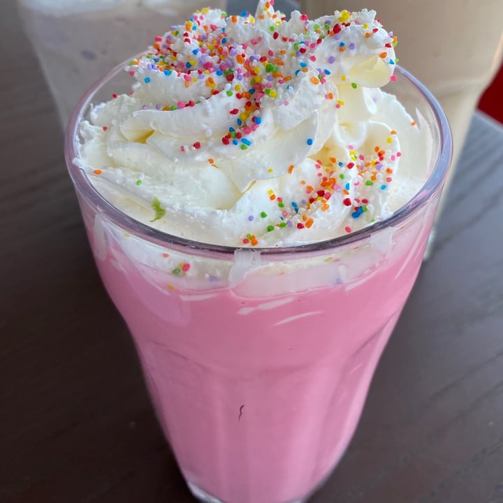 photo of Asher's Corner Cafe @ Ashers Farm Sanctuary Strawberry Milkshake shared by @shinnaivisser91 on  29 Sep 2021 - review