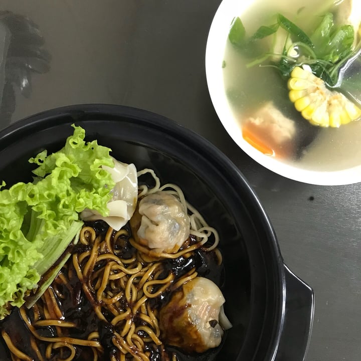 photo of Vege Pot 素砂煲 手工水饺干捞面 (Handmade Dumpling with Dry Ramen) shared by @applepancakes on  30 Nov 2018 - review