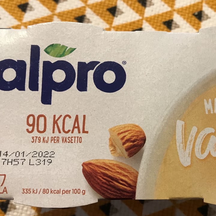 photo of Alpro Dessert mandorla e vaniglia 90Kcal shared by @eleonoravis on  27 Dec 2021 - review