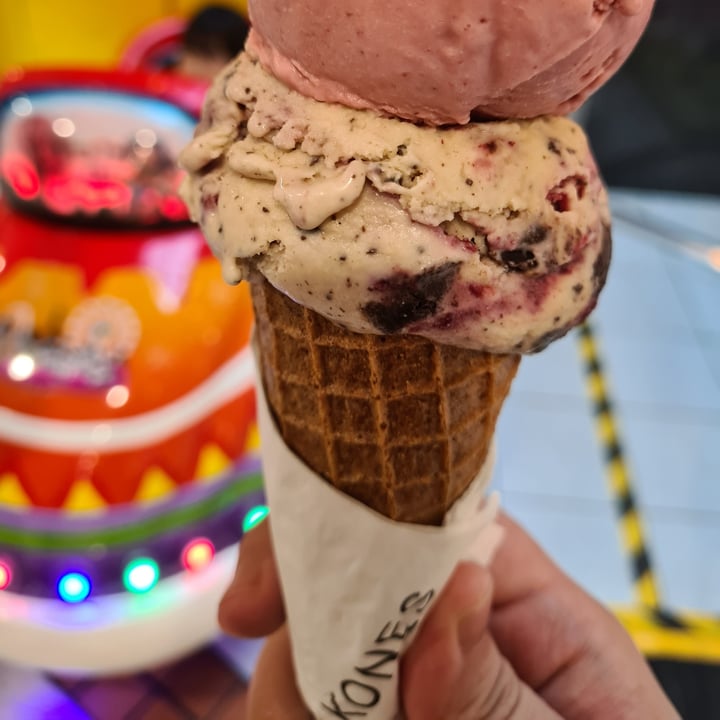 photo of Kind Kones Black Forest Ice Cream shared by @paradoksaalinen on  21 Dec 2020 - review