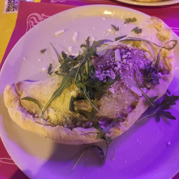 photo of New Freedom Cakes Café Pizza Calzone shared by @nnn98 on  04 Mar 2022 - review