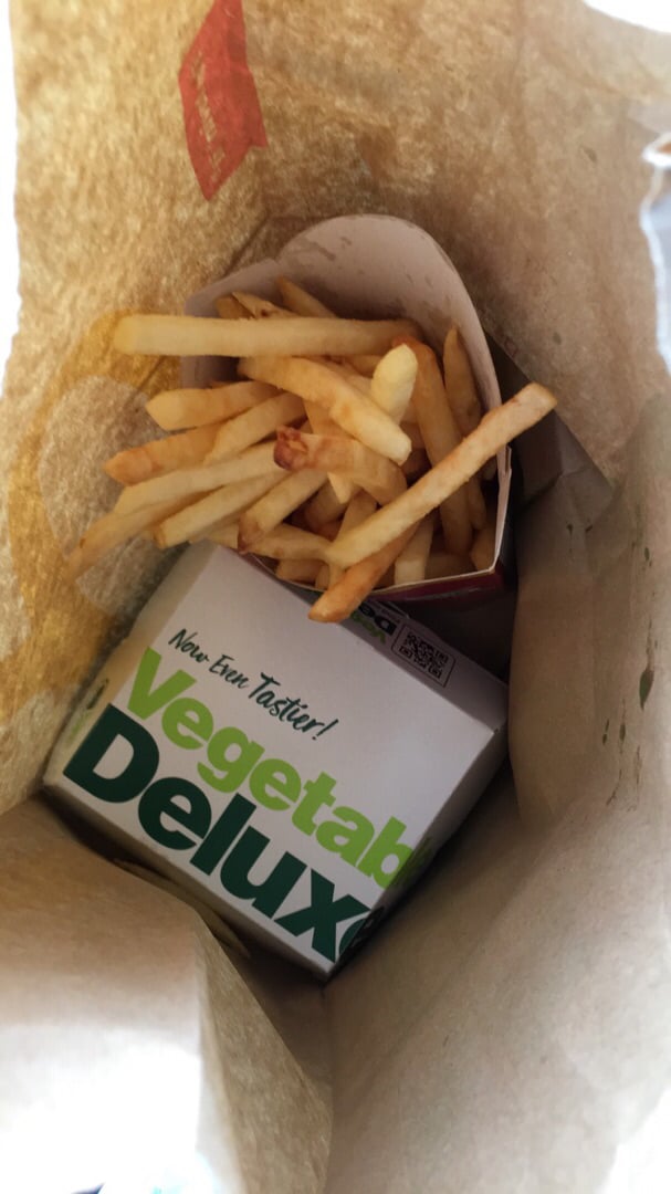 photo of McDonald’s Wolverton Veggie deluxe burger shared by @everyoneherematters on  06 May 2019 - review