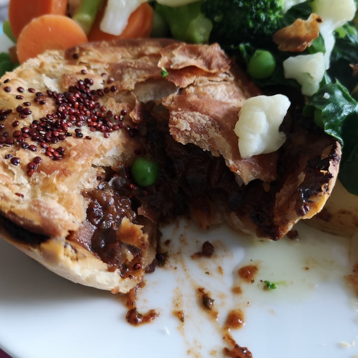 photo of Pieminister Plant Based Kevin Chestnut Mushroom, Tomato & Quinoa Pie With Baby Onions shared by @andrewrunner on  03 Jul 2021 - review