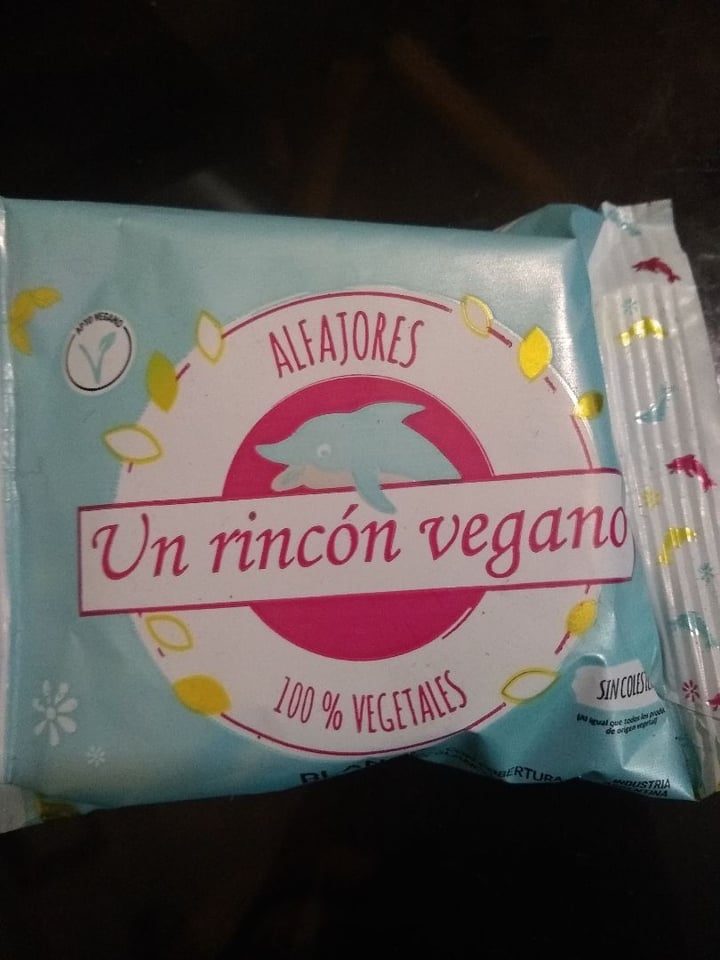 photo of Un Rincón Vegano Alfajor Chocolate Blanco shared by @camiszesko on  15 Jun 2020 - review