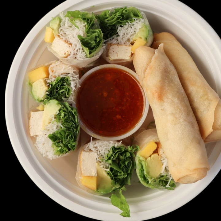 photo of Ye’s Asian Vegan Kitchen Summer Rolls shared by @lizmaselli on  25 Nov 2021 - review