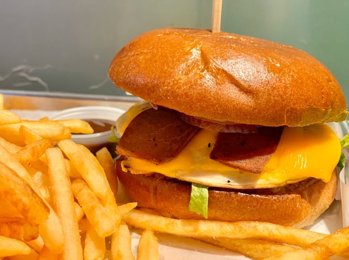 photo of Rainbow Rainburger With Baicon Egg And Cheddar shared by @nirkalush on  15 Feb 2020 - review