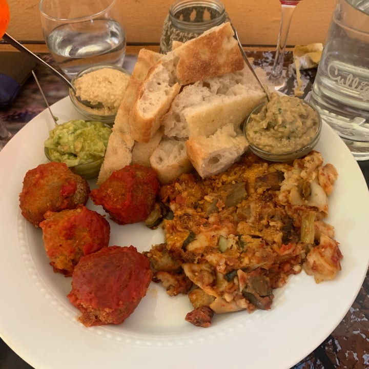 review photo of Fonderia Gastro Bistrot piatto aperitivo shared by @martimem on 18 Jun 2022 - review