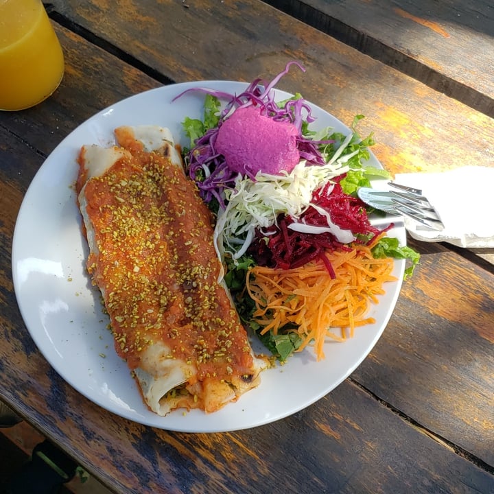review photo of Cocina con Vida Canalones De Verdura Con Ensalada shared by @errecaro on 26 Jan 2022 - review