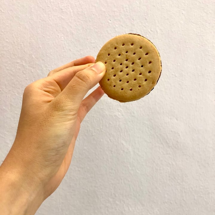 photo of Veganz Doppelkeks Kakao Sandwich Biscuit shared by @nicnicnic on  17 Jun 2020 - review