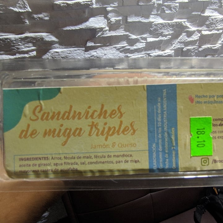 photo of Broccoli Comida Vegana Sandwiches de Miga Triples Jamón y Queso shared by @claudio34 on  14 Nov 2021 - review