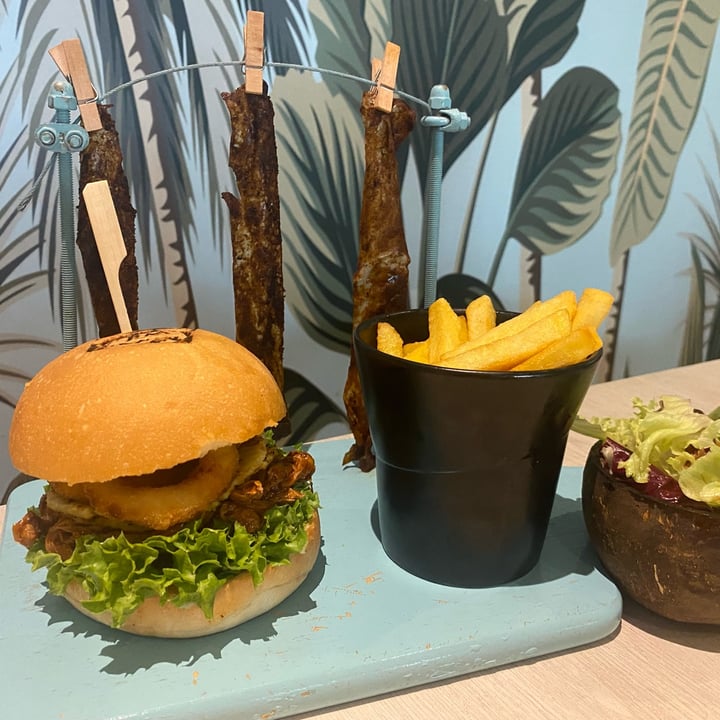 photo of Just Vegan Jumeriah Smoke House Burger shared by @hattie35 on  01 Dec 2021 - review