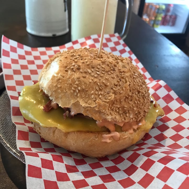 review photo of LA GOLOSA VEGAN VURGER Hamburguesa Vei-Kon shared by @mollyk on 02 Apr 2022 - review