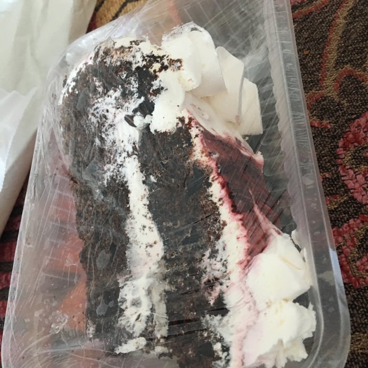 review photo of Loving Hut Microcentro Torta Selva negra shared by @matimemes on 31 May 2021 - review