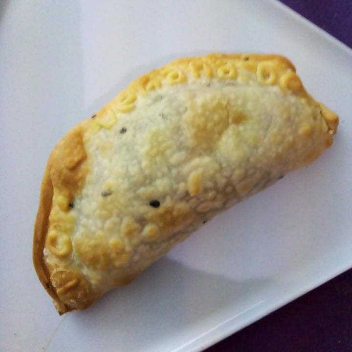 photo of Empanadas de 10 Empanada De Jamón Y Queso shared by @muguen on  19 Dec 2020 - review