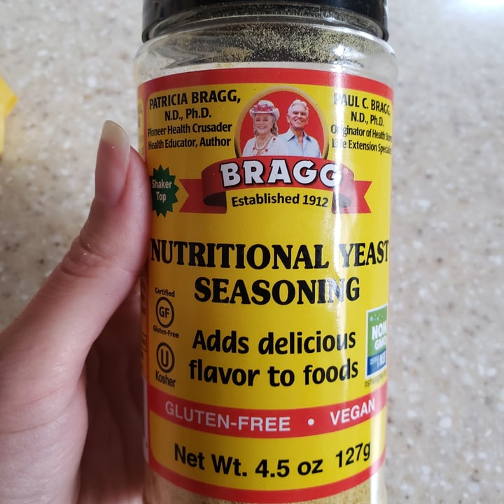 photo of Bragg Nutritional Yeast Seasoning shared by @jenicalyonclapsaddle on  31 Oct 2020 - review
