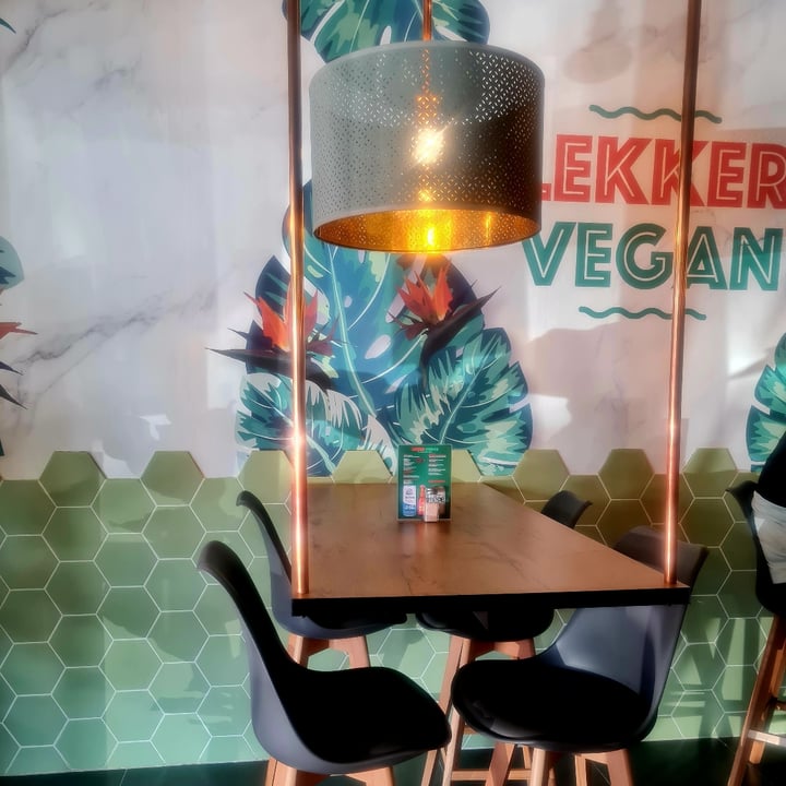 photo of Lekker Vegan Fourways lekker burgers shared by @carolinelucas on  29 Aug 2022 - review
