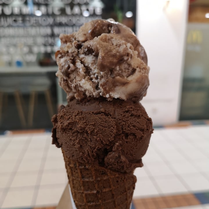 review photo of Kind Kones Almond Brittle Fudge Ice cream shared by @raffymabanag on 07 Feb 2021 - review