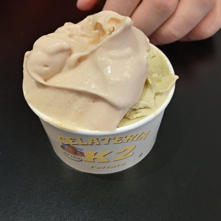 photo of Gelateria K2 Gelato veg nocciola e pistacchio shared by @chiaramisa61 on  28 Mar 2022 - review