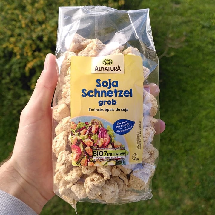 review photo of Alnatura Soja Schnetzel Grob shared by @letsgetit on 16 Oct 2022 - review