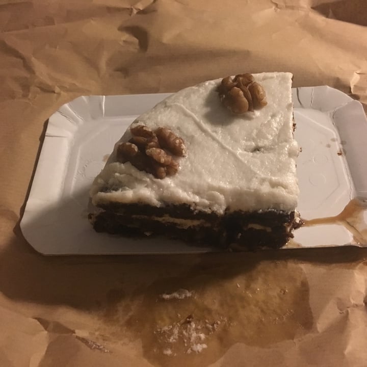 photo of Alice in Wonderpie Carrot cake shared by @nuriag on  22 Apr 2020 - review