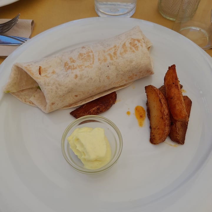 photo of Holy Beach Burritos shared by @luciacanonero on  30 Jul 2022 - review