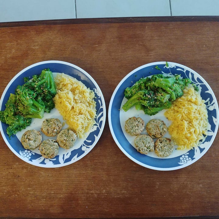 photo of Good Catch Plant-based Fishless Cakes Thai Style shared by @billiejeankeren1 on  13 Jan 2023 - review