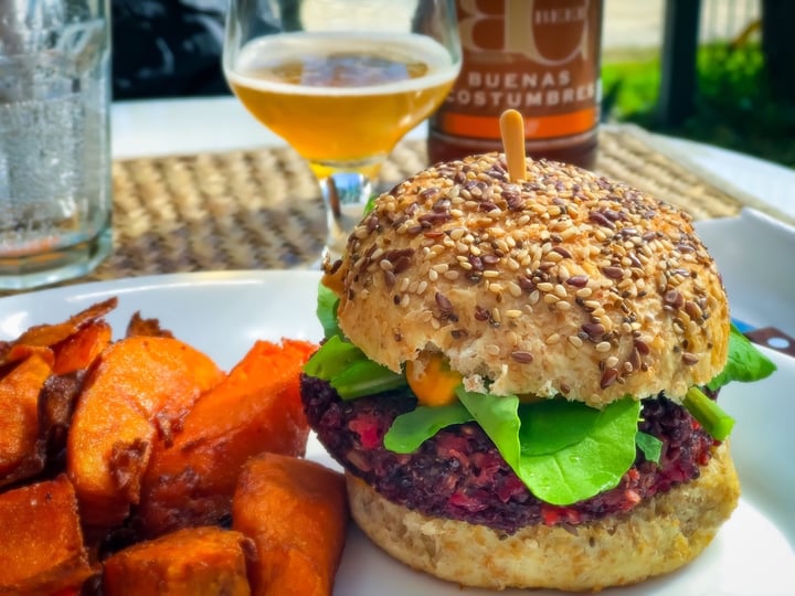 photo of Amorcito Sabores Vegetarianos Hamburguesa De Quinoa Roja shared by @fernandabaph on  09 Jan 2020 - review