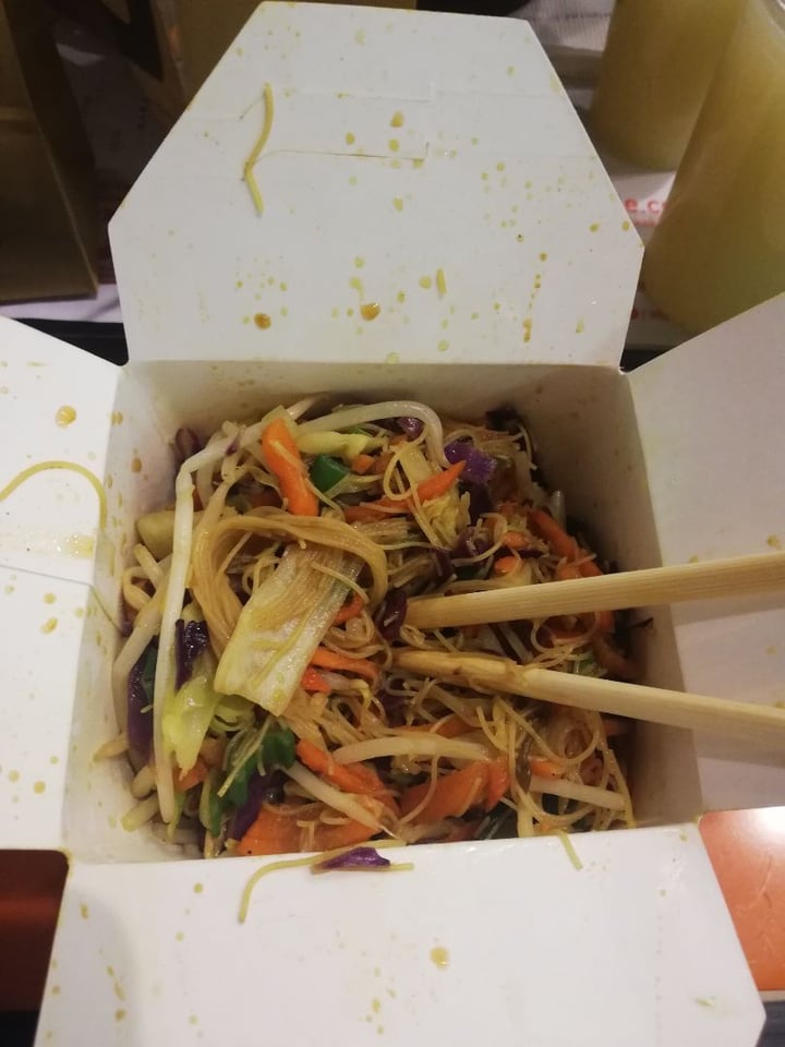 review photo of Wok Chile S.A Fideos de arroz con verduras y jengibre shared by @toryisacat on 05 Jul 2019 - review