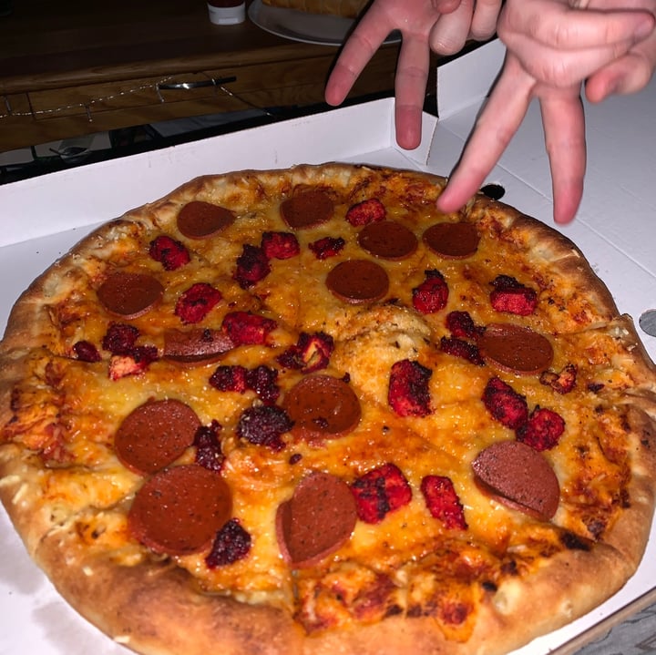 photo of Pizzaholic Pizza shared by @cheerforchia on  10 May 2020 - review
