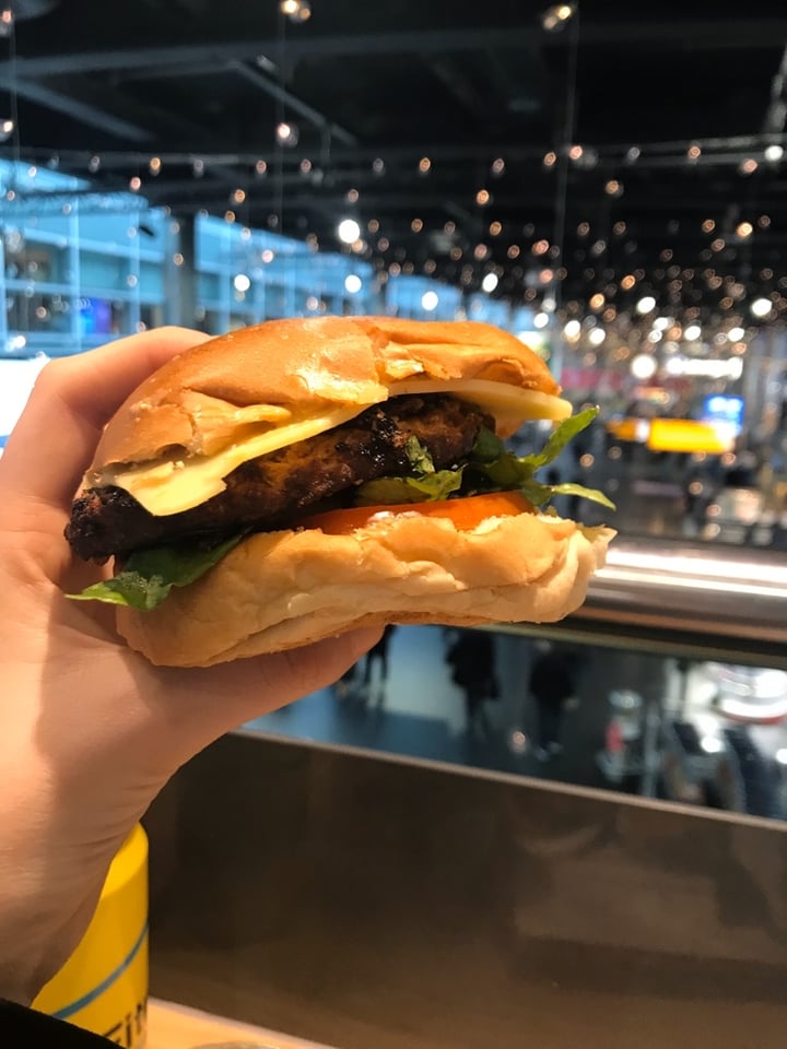 photo of LEON Lounge 1 Hamburger shared by @veggiessisters on  30 Dec 2019 - review