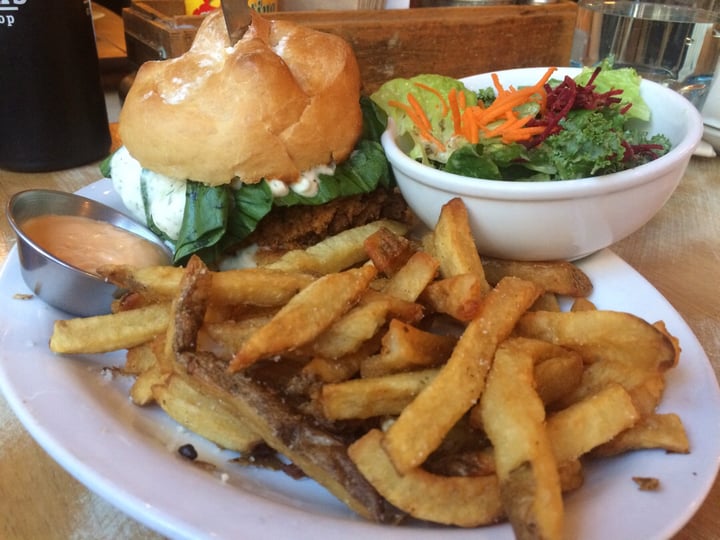 photo of MeeT in Yaletown Crispy Chickun Burger shared by @gracecmla on  19 Aug 2019 - review