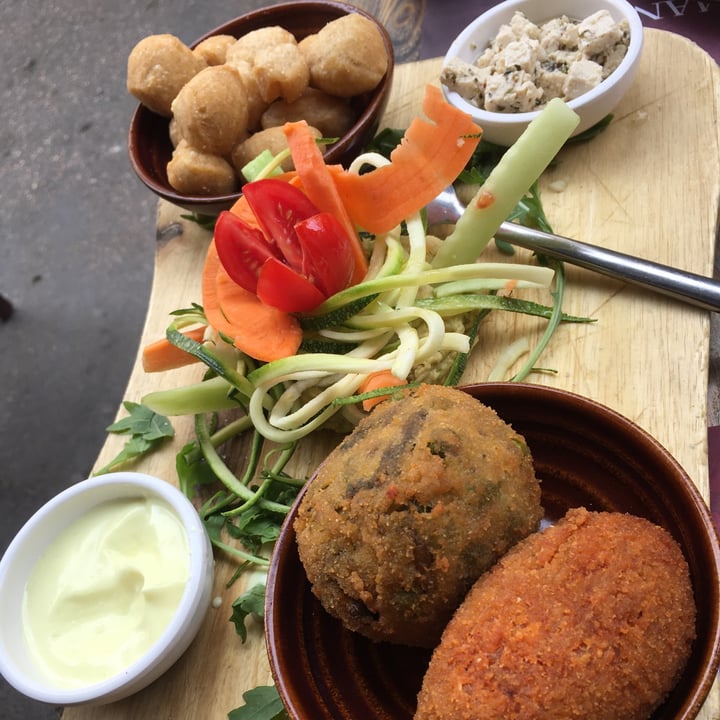 photo of Rifugio Romano ANTIPASTO DEL RIFUGIO VEGAN shared by @giuliarana on  27 Jul 2021 - review