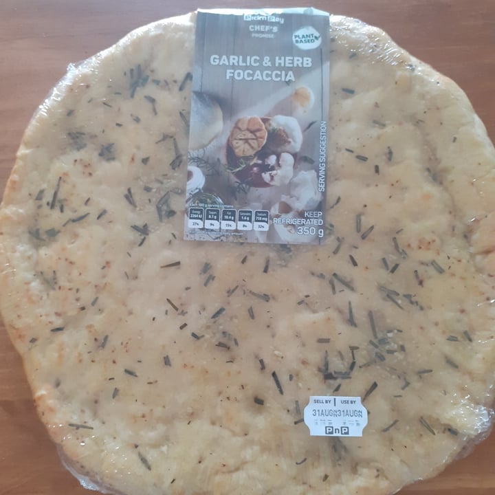 photo of Pick n Pay Garlic & herb focaccia shared by @plantbasedpisces on  29 Aug 2022 - review