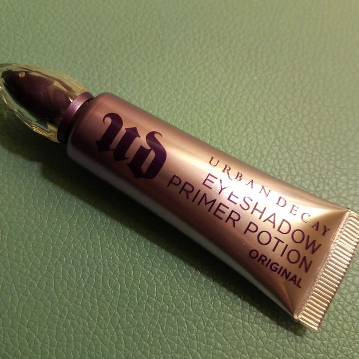 photo of Urban Decay Eyeshadow Primer Potion shared by @shannonleigh77 on  31 Dec 2020 - review